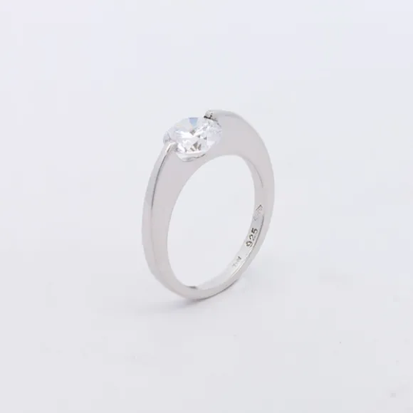 Anillo de Plata con Piedra Blanca