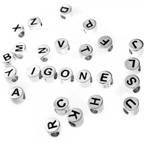 Charm Letra Inicial de Plata