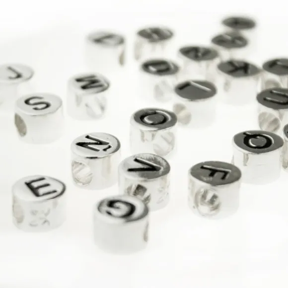 Charm Letra Inicial de Plata