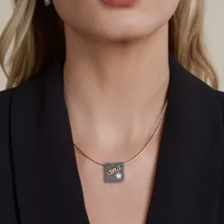 Colgante Ama Cuadrado Lámina de Oro