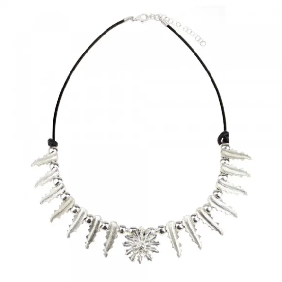 Gargantilla Mari Mate Blanco Catorce Hojas y Motivo Eguzkilore