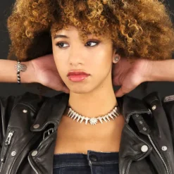 Gargantilla Mari Mate Blanco Catorce Hojas y Motivo Eguzkilore