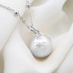 Llamador de Ángeles Bola Plateada con Cadena