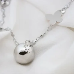 Llamador de Ángeles Bola Plateada y Mariposa