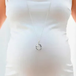 Llamador de Ángeles con Bebé de Plata