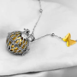 Llamador de Ángeles Rombos con Bola Dorada y Mariposa Personalizable