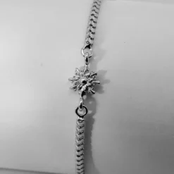 Pulsera de Plata con 3 Eguzkilore Rosas y Eslabones Grafilados